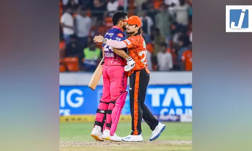 IPL 2026: आरआर को हराकर शीर्ष-4 में पहुंची एसआरएच, जानें अब किसके पास ऑरेंज और पर्पल कैप? IPL 2026: आरआर को हराकर शीर्ष-4 में पहुंची एसआरएच, जानें अब किसके पास ऑरेंज और पर्पल कैप?