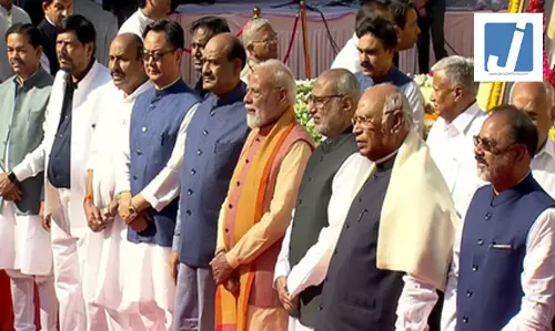 अंबेडकर जयंती पर संसद परिसर में उपराष्ट्रपति राधाकृष्णन और पीएम मोदी ने अर्पित की पुष्पांजलि