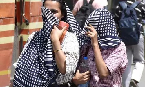 केरल में भीषण गर्मी, 12 जिलों में मौसम संबंधी चेतावनी जारी केरल में भीषण गर्मी, 12 जिलों में मौसम संबंधी चेतावनी जारी