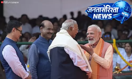 संसद भवन में डॉ. अंबेडकर जयंती कार्यक्रम: Modi-खड़गे साथ मुस्कुराते नजर आए संसद भवन में डॉ. अंबेडकर जयंती कार्यक्रम: Modi-खड़गे साथ मुस्कुराते नजर आए