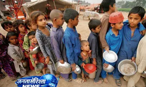 UN की चेतावनी: भारत में 2.5 मिलियन लोग गरीबी के खतरे में UN की चेतावनी: भारत में 2.5 मिलियन लोग गरीबी के खतरे में