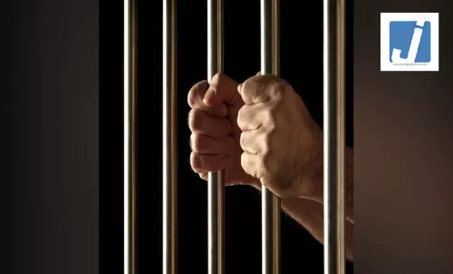 फर्जी कॉल सेंटर का भंडाफोड़, अमेरिका के लोगों को ठग रहे सात आरोपी गिरफ्तार फर्जी कॉल सेंटर का भंडाफोड़, अमेरिका के लोगों को ठग रहे सात आरोपी गिरफ्तार