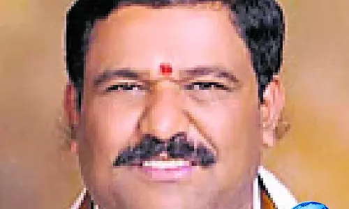 Karnataka की राजनीति: मंत्री पद के लिए सुब्बा रेड्डी का दिल्ली दौरा Karnataka की राजनीति: मंत्री पद के लिए सुब्बा रेड्डी का दिल्ली दौरा