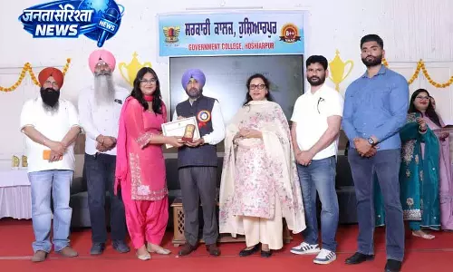Hoshiarpur: पढ़ाई और खेल में उत्कृष्ट छात्रों को मिला सम्मान Hoshiarpur: पढ़ाई और खेल में उत्कृष्ट छात्रों को मिला सम्मान