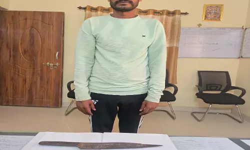 शादी समारोह में चाकू लहराकर धमकाने वाला बदमाश गिरफ्तार