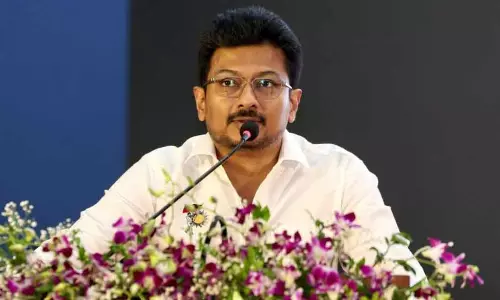 Udhayanidhi का हमला: AIADMK-BJP गठबंधन को पिछड़ा बताया Udhayanidhi का हमला: AIADMK-BJP गठबंधन को पिछड़ा बताया