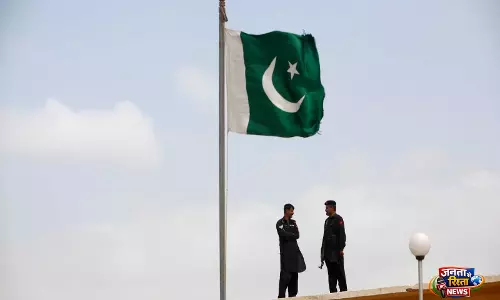 बिना किसी पूर्व सूचना के गैस कटौती से Karachi के निवासी परेशान, राजनीतिक हंगामा भी शुरू बिना किसी पूर्व सूचना के गैस कटौती से Karachi के निवासी परेशान, राजनीतिक हंगामा भी शुरू