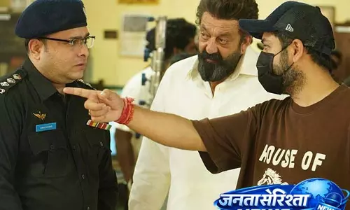 आदित्य उप्पल ने Dhurandhar The Revenge के सेट पर संजय दत्त से हुई मुलाकात को याद किया आदित्य उप्पल ने Dhurandhar The Revenge के सेट पर संजय दत्त से हुई मुलाकात को याद किया