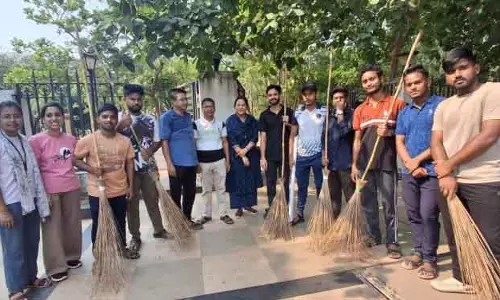 Bhubaneswar उत्कल यूनिवर्सिटी ने सफाई अभियान चलाकर अंबेडकर जयंती मनाई