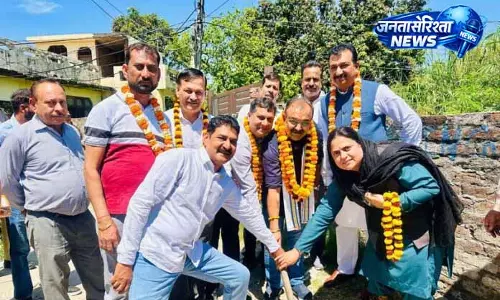 Randhawa ने लेन-ड्रेन कार्य की शुरुआत करवाई Randhawa ने लेन-ड्रेन कार्य की शुरुआत करवाई