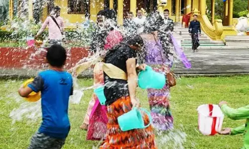Arunachal : सांगकेन त्योहार के दौरान बोर्डुम्सा में शराब, मांस की दुकानें बंद रहेंगी Arunachal : सांगकेन त्योहार के दौरान बोर्डुम्सा में शराब, मांस की दुकानें बंद रहेंगी