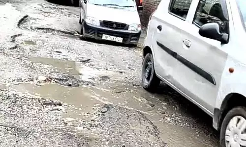 Kullu की सड़कों की हालत बदहाल Kullu की सड़कों की हालत बदहाल