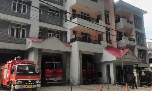मनाली होटल कारोबारियों में नई फायर NOC शर्तों पर चिंता मनाली होटल कारोबारियों में नई फायर NOC शर्तों पर चिंता