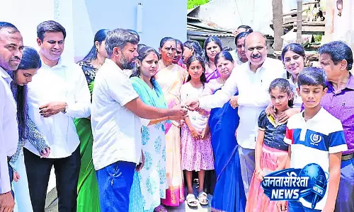 Karnataka : गरीब परिवार को मुफ्त घर सौंपा गया Karnataka : गरीब परिवार को मुफ्त घर सौंपा गया
