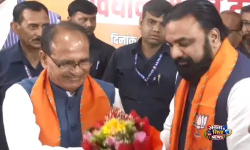 Shivraj Singh Chouhan ने सम्राट चौधरी को दी बधाई Shivraj Singh Chouhan ने सम्राट चौधरी को दी बधाई