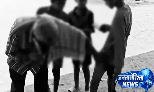 Alampur School में प्रिंसिपल पर छात्रों को पीटने का आरोप Alampur School में प्रिंसिपल पर छात्रों को पीटने का आरोप