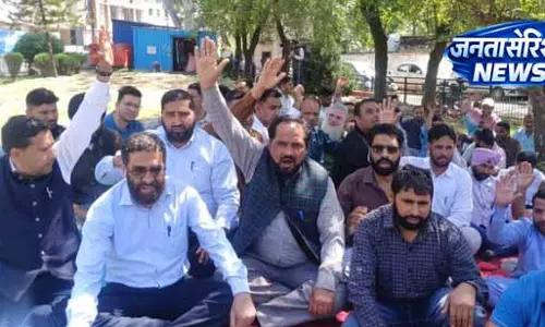 Rajouri में पटवारियों की 3 दिन की सांकेतिक हड़ताल शुरू Rajouri में पटवारियों की 3 दिन की सांकेतिक हड़ताल शुरू