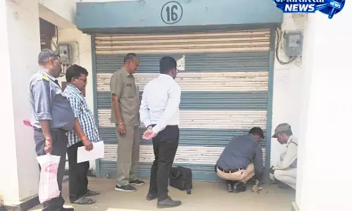 बकायेदार दुकानों पर कार्रवाई, दो दुकानों में तालाबंदी, 8 ने जमा किया 4.54 लाख किराया