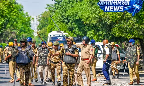 नोएडा में श्रमिक आंदोलन के दौरान भड़काऊ ऑडियो और चैट आए सामने, पुलिस जांच तेज नोएडा में श्रमिक आंदोलन के दौरान भड़काऊ ऑडियो और चैट आए सामने, पुलिस जांच तेज