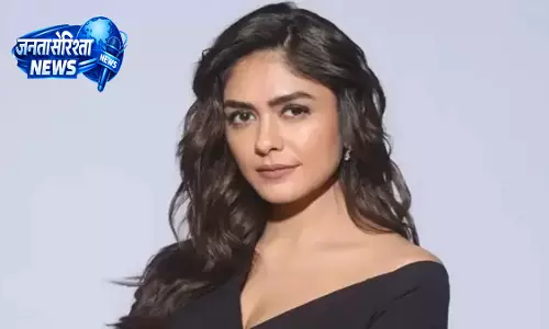 Mrunal Thakur ने तेलुगु सिनेमा और बॉलीवुड ग्लैमर रोल्स के बीच बनाया संतुलन Mrunal Thakur ने तेलुगु सिनेमा और बॉलीवुड ग्लैमर रोल्स के बीच बनाया संतुलन