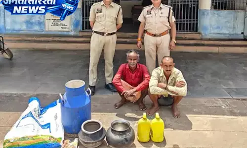 अवैध महुआ शराब के खिलाफ बड़ी कार्रवाई, 88 लीटर शराब जब्त, 7 गिरफ्तार अवैध महुआ शराब के खिलाफ बड़ी कार्रवाई, 88 लीटर शराब जब्त, 7 गिरफ्तार