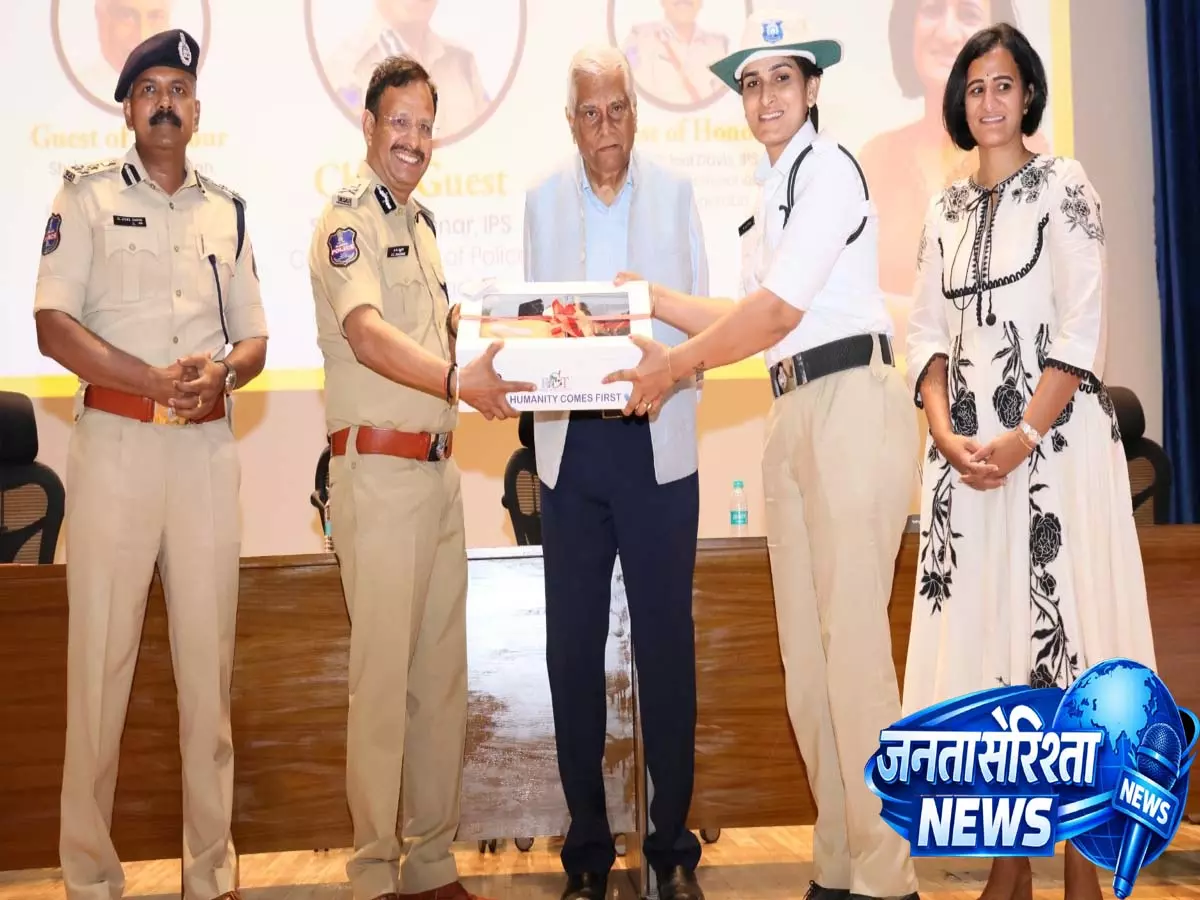 हैदराबाद कमिश्नर: ट्रांसजेंडर लोगों की भर्ती बढ़ाएंगे हैदराबाद कमिश्नर: ट्रांसजेंडर लोगों की भर्ती बढ़ाएंगे