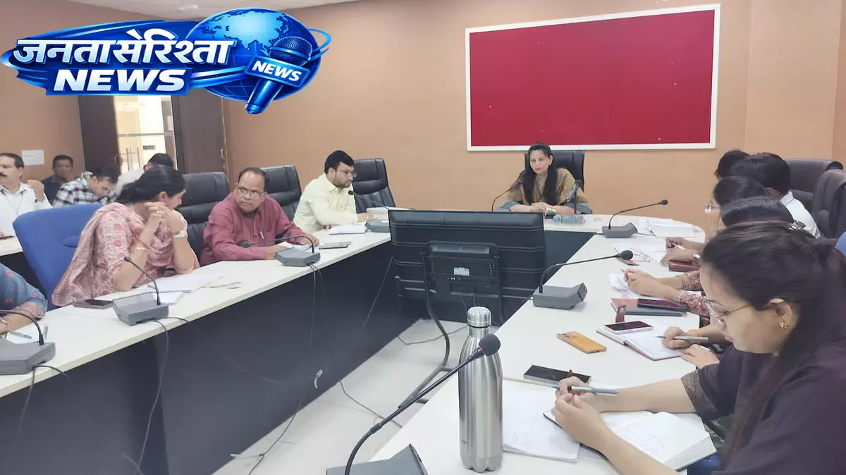 CM हेल्पलाइन शिकायतों का तुरंत समाधान करें, A ग्रेड लक्ष्य पर जोर : Collector CM हेल्पलाइन शिकायतों का तुरंत समाधान करें, A ग्रेड लक्ष्य पर जोर : Collector