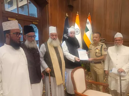सैयद खालिद अशरफ और उनके बच्चों पर हमला करने वाले तस्करों के खिलाफ कार्रवाई की मांग सैयद खालिद अशरफ और उनके बच्चों पर हमला करने वाले तस्करों के खिलाफ कार्रवाई की मांग