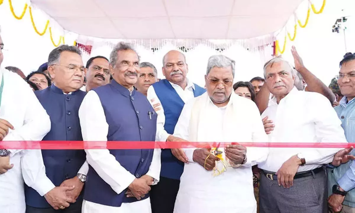 CM ने एनआर पुरा में विकास परियोजनाओं का उद्घाटन किया CM ने एनआर पुरा में विकास परियोजनाओं का उद्घाटन किया