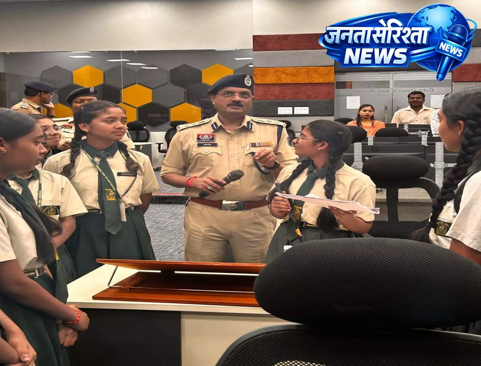 बिलासपुर पुलिस की अनोखी पहल, छात्रों को कराया शैक्षणिक भ्रमण बिलासपुर पुलिस की अनोखी पहल, छात्रों को कराया शैक्षणिक भ्रमण