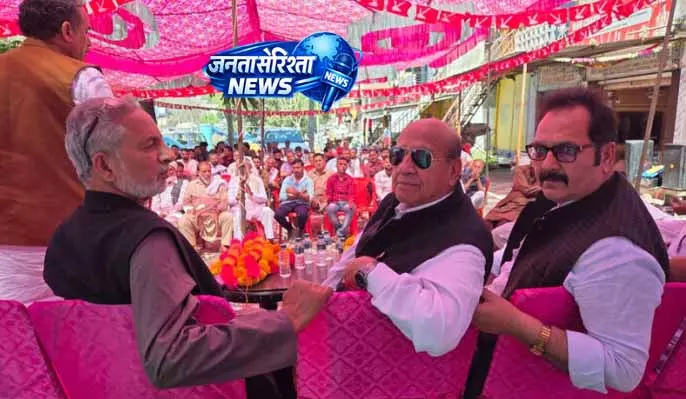 Jammu: राजनीतिक बयानबाजी तेज, दलों में आरोप-प्रत्यारोप Jammu: राजनीतिक बयानबाजी तेज, दलों में आरोप-प्रत्यारोप
