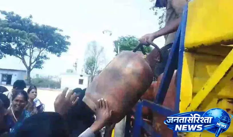 Gas Cylinder की कमी से डोंठी गांव में तनाव Gas Cylinder की कमी से डोंठी गांव में तनाव