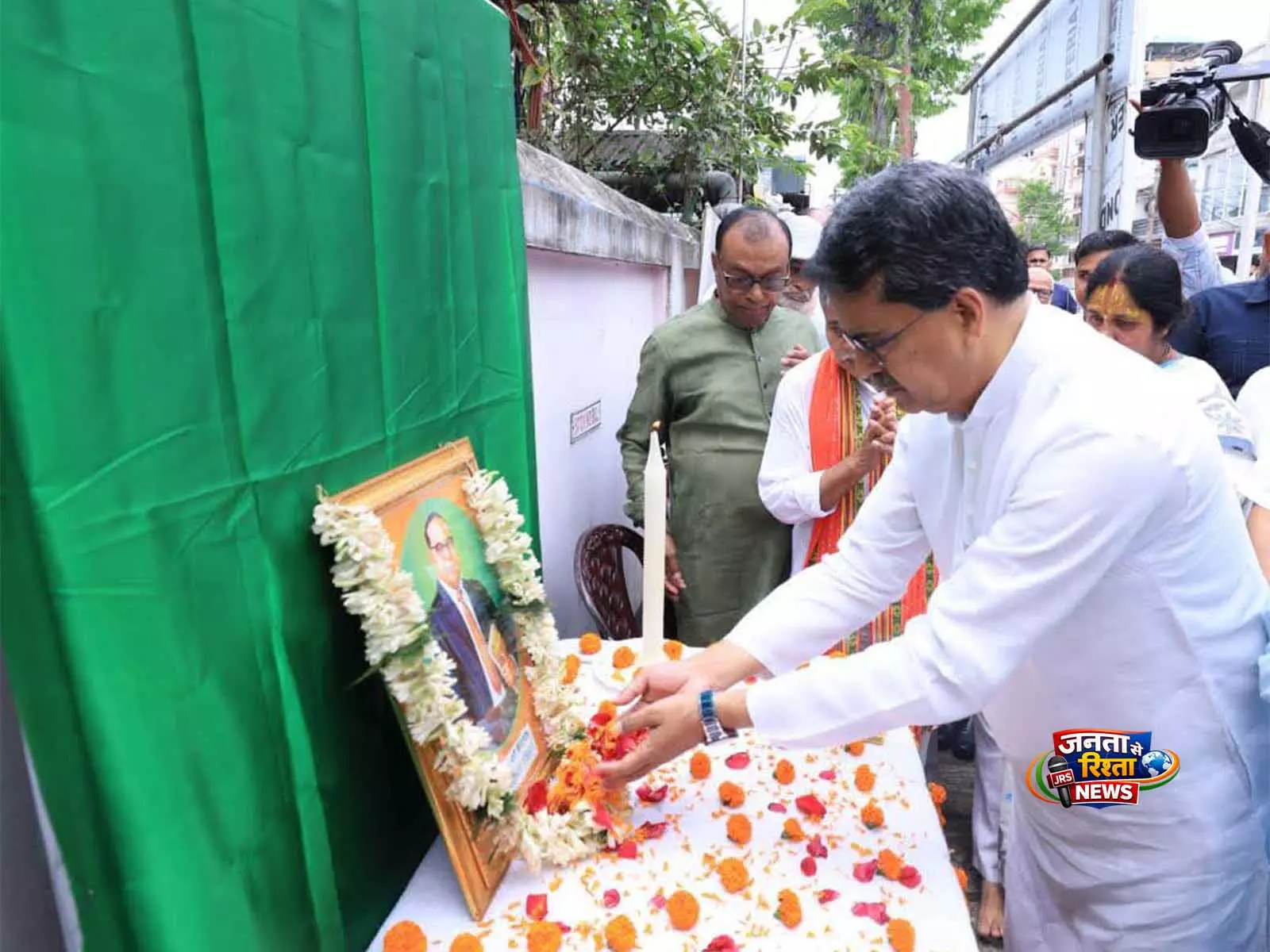 त्रिपुरा के CM माणिक साहा ने बी.आर. अंबेडकर की जयंती पर उन्हें श्रद्धांजलि अर्पित की त्रिपुरा के CM माणिक साहा ने बी.आर. अंबेडकर की जयंती पर उन्हें श्रद्धांजलि अर्पित की