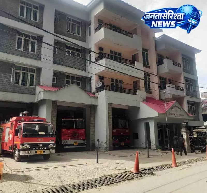 मनाली होटल कारोबारियों में नई फायर NOC शर्तों पर चिंता मनाली होटल कारोबारियों में नई फायर NOC शर्तों पर चिंता