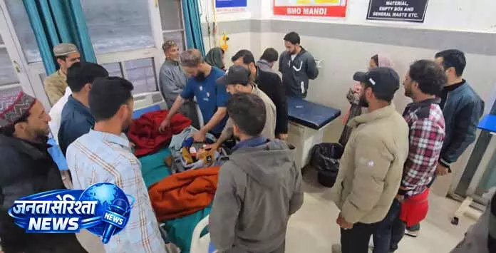 Jammu: शहर में बढ़ती आवारा कुत्तों की समस्या 3 लोग घायल Jammu: शहर में बढ़ती आवारा कुत्तों की समस्या 3 लोग घायल