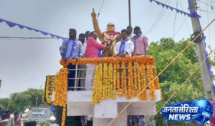Kusukuntla Prabhakar Reddy ने बोडांगीपर्थी में अंबेडकर प्रतिमा का अनावरण किया Kusukuntla Prabhakar Reddy ने बोडांगीपर्थी में अंबेडकर प्रतिमा का अनावरण किया