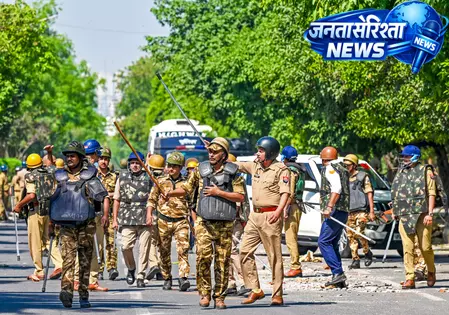 नोएडा में श्रमिक आंदोलन के दौरान भड़काऊ ऑडियो और चैट आए सामने, पुलिस जांच तेज नोएडा में श्रमिक आंदोलन के दौरान भड़काऊ ऑडियो और चैट आए सामने, पुलिस जांच तेज