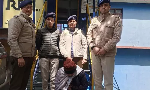 Himachal: शिमला पुलिस ने 2.03 किलो अफीम के साथ नेपाली महिला को पकड़ा Himachal: शिमला पुलिस ने 2.03 किलो अफीम के साथ नेपाली महिला को पकड़ा