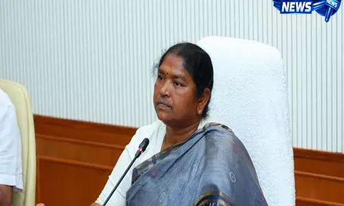 Minister Sitakka ने बढ़ती गर्मी के बीच नागरिकों से पीक समर आवर्स से बचने की अपील Minister Sitakka ने बढ़ती गर्मी के बीच नागरिकों से पीक समर आवर्स से बचने की अपील
