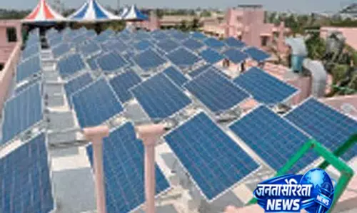 चिलचिलाती गर्मी में: Solar पावर का उत्पादन बढ़ता है चिलचिलाती गर्मी में: Solar पावर का उत्पादन बढ़ता है