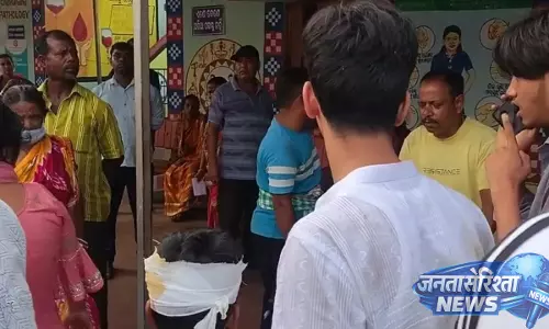 भुवनेश्वर जा रही मिनी बस के बालासोर में NH पर पेड़ से टकराने से एक की मौत, 14 घायल भुवनेश्वर जा रही मिनी बस के बालासोर में NH पर पेड़ से टकराने से एक की मौत, 14 घायल
