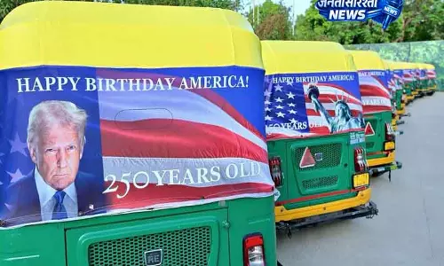 US दूत ने टरम्प की तस्वीरों वाली गाड़ियों से शुरू किया स्वतंत्रता दिवस समारोह US दूत ने टरम्प की तस्वीरों वाली गाड़ियों से शुरू किया स्वतंत्रता दिवस समारोह