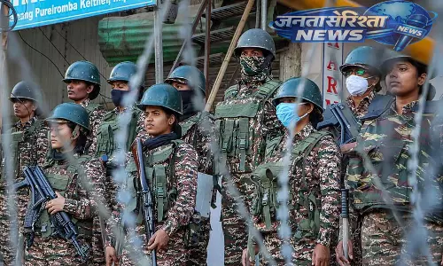 Manipur : भीड़ ने फोर्स की आवाजाही रोकी, कई लोग घायल, बिष्णुपुर में कर्फ्यू फिर से Manipur : भीड़ ने फोर्स की आवाजाही रोकी, कई लोग घायल, बिष्णुपुर में कर्फ्यू फिर से
