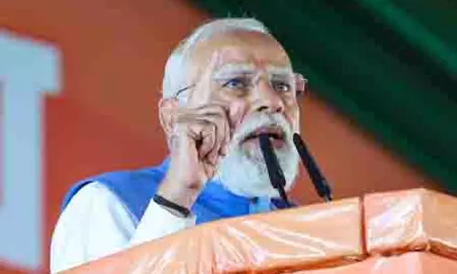 बेंगलुरु पहुंचे पीएम मोदी को सीएम सिद्धारमैया ने सौंपा ज्ञापन, रेलवे प्रोजेक्ट के लिए मांगा केंद्र का सहयोग बेंगलुरु पहुंचे पीएम मोदी को सीएम सिद्धारमैया ने सौंपा ज्ञापन, रेलवे प्रोजेक्ट के लिए मांगा केंद्र का सहयोग