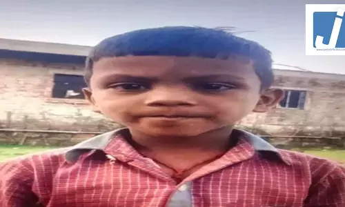 7 वर्षीय मासूम का शव कुएं से बरामद, परिजनों ने लगाया हत्या का आरोप 7 वर्षीय मासूम का शव कुएं से बरामद, परिजनों ने लगाया हत्या का आरोप