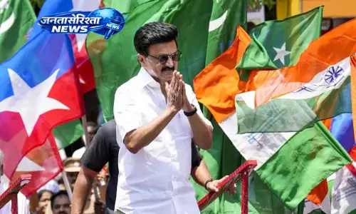 Vellore में स्टालिन का घर-घर प्रचार, चुनावी माहौल गरम Vellore में स्टालिन का घर-घर प्रचार, चुनावी माहौल गरम