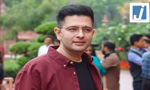 पंजाब सरकार ने राघव चड्ढा की सुरक्षा हटाई, केंद्र सरकार ने दी Z कैटेगरी की सिक्योरिटी पंजाब सरकार ने राघव चड्ढा की सुरक्षा हटाई, केंद्र सरकार ने दी Z कैटेगरी की सिक्योरिटी
