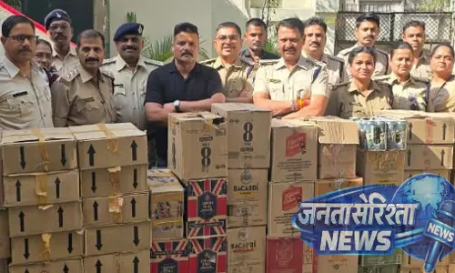 Indore : आबकारी टीम ने ₹6 लाख की शराब ज़ब्त की, कुख्यात शराब सप्लायर फरार Indore : आबकारी टीम ने ₹6 लाख की शराब ज़ब्त की, कुख्यात शराब सप्लायर फरार