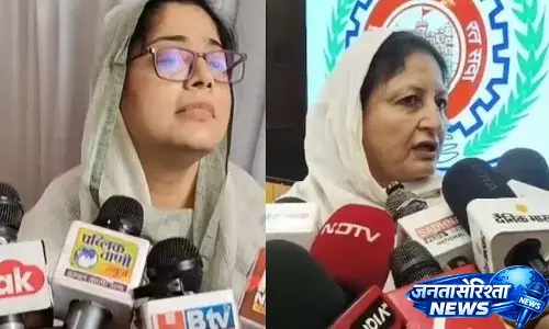 इंदौर में दो कांग्रेस पार्षदों ने वंदे मातरम गाने से किया मना, FIR दर्ज इंदौर में दो कांग्रेस पार्षदों ने वंदे मातरम गाने से किया मना, FIR दर्ज