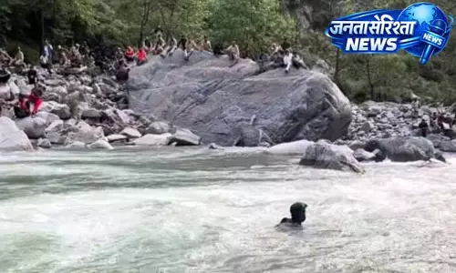Jammu में लापता व्यक्ति की तलाश जारी Jammu में लापता व्यक्ति की तलाश जारी